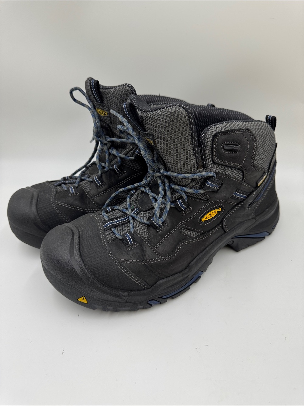 Keen Men's Braddock Black and Gray Waterproof Hiking Boots